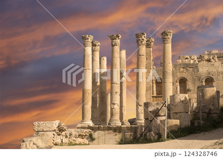 Temple of Zeus, Jordanian city of Jerash (Gerasa of Antiquity), capital and largest city of Jerash Governorate, Jordan. Against the background of a beautiful sky with clouds Temple of Zeus, Jordanian city of Jerash (Gerasa of Antiquity), capital and largest city of Jerash Governorate, Jordan. Against the background of a beautiful sky with clouds 124328746