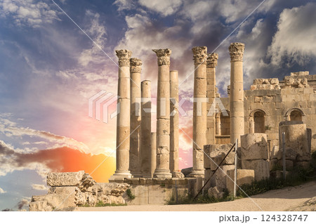 Temple of Zeus, Jordanian city of Jerash (Gerasa of Antiquity), capital and largest city of Jerash Governorate, Jordan. Against the background of a beautiful sky with clouds Temple of Zeus, Jordanian city of Jerash (Gerasa of Antiquity), capital and largest city of Jerash Governorate, Jordan. Against the background of a beautiful sky with clouds 124328747