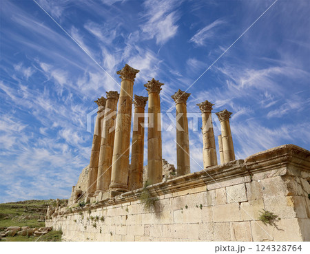 Temple of Zeus, Jordanian city of Jerash  (Gerasa of Antiquity), capital and largest city of Jerash Governorate, Jordan. Against the background of a beautiful sky with clouds 124328764