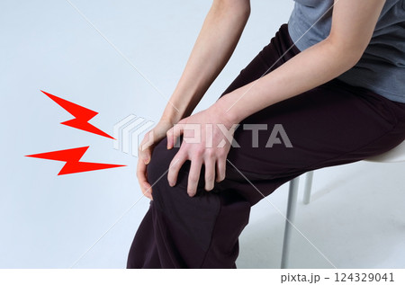 膝が痛いイメージ 膝が痛いイメージ 124329041