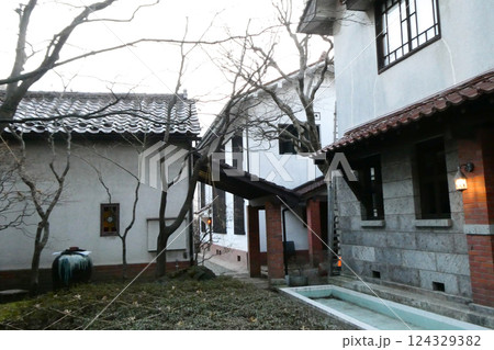 岩手県盛岡市宮沢賢治「注文の多い料理店」の初出版元の蔵屋敷 岩手県盛岡市宮沢賢治「注文の多い料理店」の初出版元の蔵屋敷 124329382