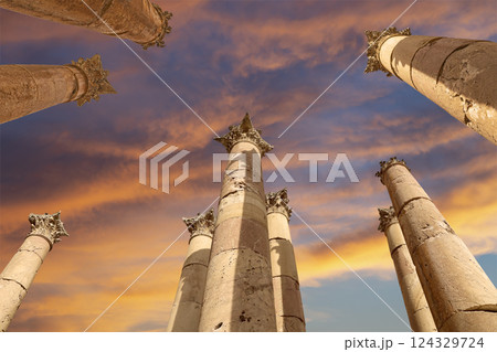 Roman Columns in the Jordanian city of Jerash (Gerasa of Antiquity), capital and largest city of Jerash Governorate, Jordan. Against the background of a beautiful sky with clouds 124329724
