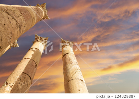 Roman Columns in the Jordanian city of Jerash (Gerasa of Antiquity), capital and largest city of Jerash Governorate, Jordan. Against the background of a beautiful sky with clouds 124329887