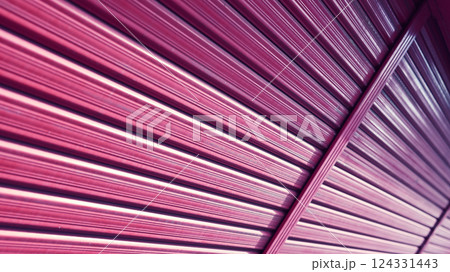 赤いシャッター 124331443