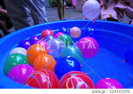 夏祭りヨーヨー釣り 夏祭りヨーヨー釣り 124331570
