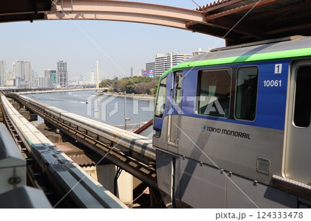 大井競馬場前駅から京浜運河を望む 124333478