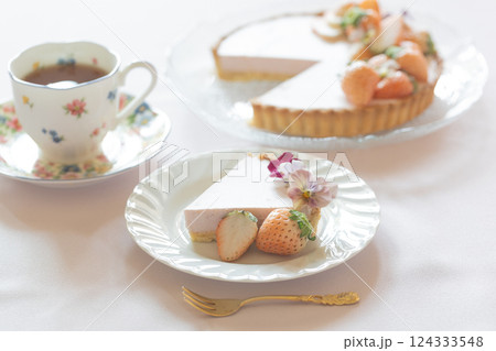 イチゴのムースタルト イチゴのムースタルト 124333548