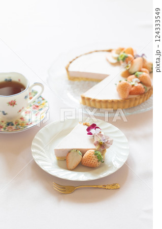 イチゴのムースタルト イチゴのムースタルト 124333549
