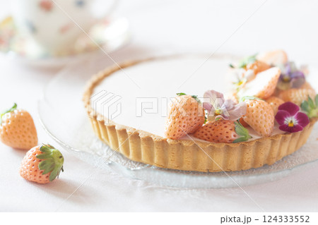 イチゴのムースタルト 124333552
