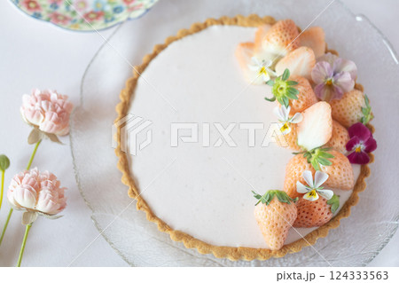 イチゴのムースタルト イチゴのムースタルト 124333563