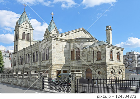 青空に映えるカトリック教会 青空に映えるカトリック教会 124334872