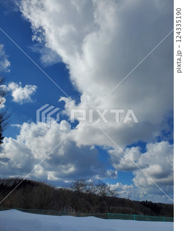 冬の空模様 124335190