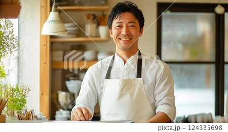 脱サラした40代男性が営むカフェのイメージ 124335698