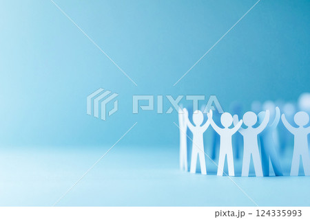 青い空間に紙の人々を配置した抽象的ミニマルなソーシャルネットワーク 124335993