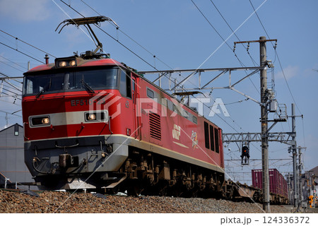 東海道本線を走るEF510-23コンテナ貨物列車 124336372