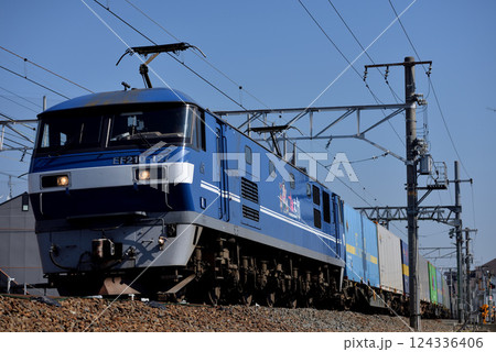 東海道本線を走るEF210-127コンテナ貨物列車 124336406