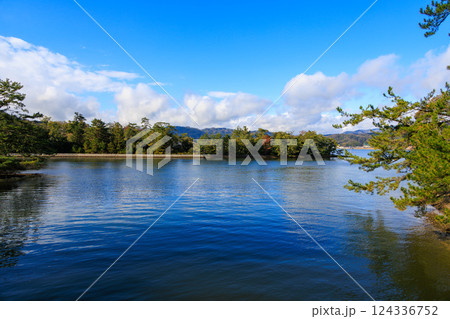 天橋立の大天橋から望む阿蘇海側の景色 124336752