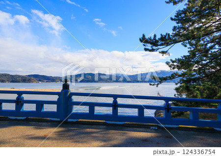 天橋立の大天橋と宮津湾 天橋立の大天橋と宮津湾 124336754