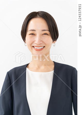 女性　ビジネス　ID 124337931