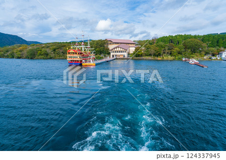 神奈川県　芦ノ湖　観光船の航跡 124337945