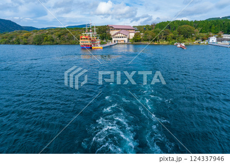 神奈川県　芦ノ湖　観光船の航跡 124337946