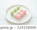 三色団子とナチュラルな背景 三色団子とナチュラルな背景 124338006