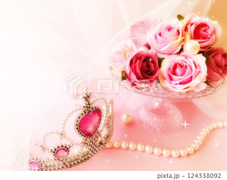 ピンクの薔薇とパールとチュールとティアラ ピンクの薔薇とパールとチュールとティアラ 124338092