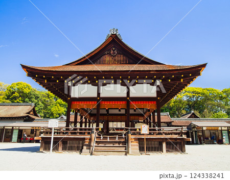 春の京都 下鴨神社 舞殿 春の京都 下鴨神社 舞殿 124338241