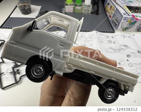軽自動車のプラモデル作り 124338312