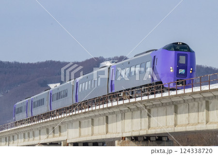 石北本線を走る特急列車 石北本線を走る特急列車 124338720