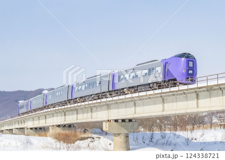 石北本線を走る特急列車 石北本線を走る特急列車 124338721