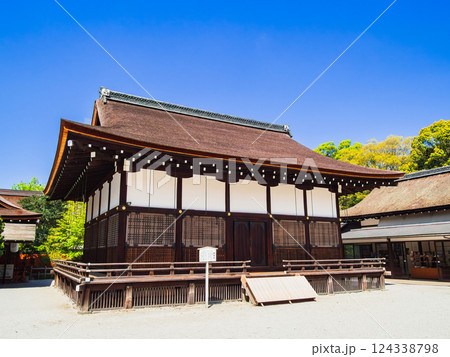 春の京都 下鴨神社 神服殿 春の京都 下鴨神社 神服殿 124338798