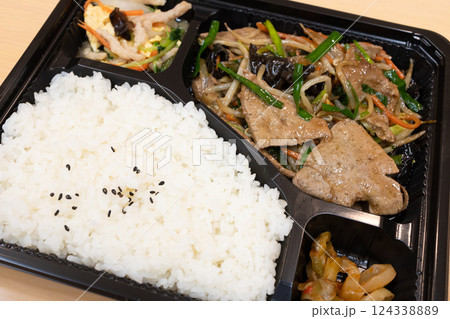 美味しいレバニラ炒め弁当 124338889
