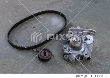 タイミングベルト、ウォーターポンプ交換 124339109
