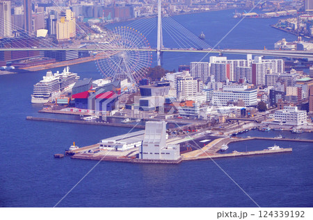 大阪府咲洲庁舎(コスモタワー)の展望台から望むベイエリアの風景 大阪府咲洲庁舎(コスモタワー)の展望台から望むベイエリアの風景 124339192