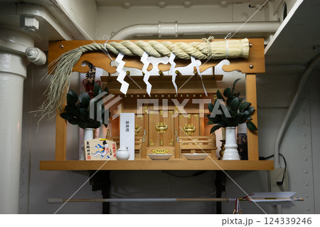 戦艦三笠 艦内の三笠神社 戦艦三笠 艦内の三笠神社 124339246