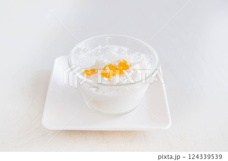 ドライマンゴーのヨーグルト漬け 124339539