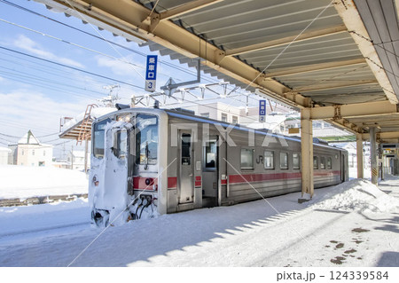 深川駅に停まる留萌本線の列車 深川駅に停まる留萌本線の列車 124339584