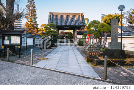Large Wooden Sanmon Gate with Gabled Tiled Roof of Ryuge-ji Temple in Yokohama, Japan Large Wooden Sanmon Gate with Gabled Tiled Roof of Ryuge-ji Temple in Yokohama, Japan 124339798