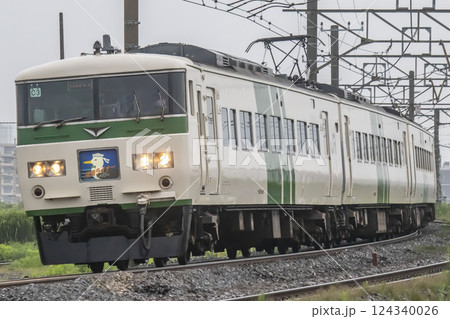 東海道線を走る湘南ライナー 124340026