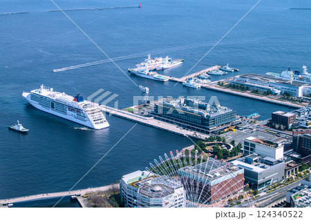 日本の横浜都市景観 初入港。横浜港に到着したオイローパ2。まもなく新港ふ頭接岸へ=3月25日 日本の横浜都市景観 初入港。横浜港に到着したオイローパ2。まもなく新港ふ頭接岸へ=3月25日 124340522
