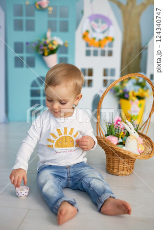 Baby girl celebrate Easter. 124340747