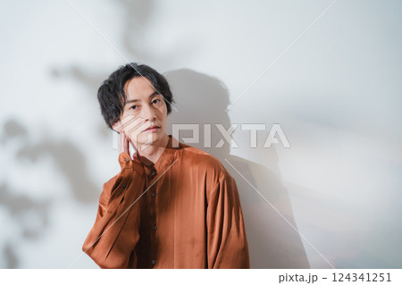 爽やかな男性ポートレート 124341251