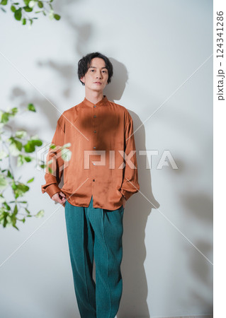 爽やかな男性ポートレート 124341286