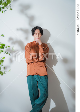 爽やかな男性ポートレート 124341288