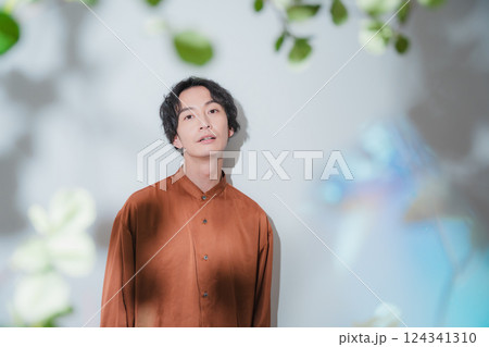 爽やかな男性ポートレート 124341310