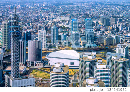 日本の横浜都市景観水上バス（シーバス）やKアリーナなどを望む＝令和7年3月25日 124341982