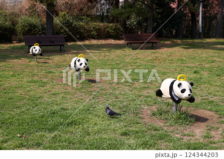 公園のパンダ遊具 公園のパンダ遊具 124344203