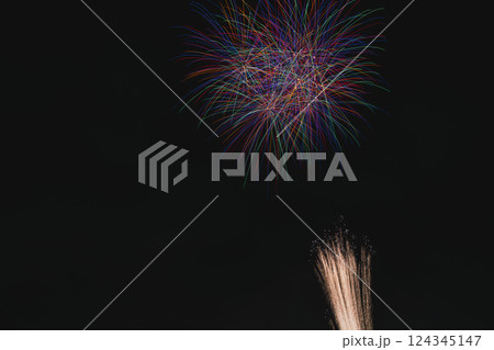 クリスマスに打ち上げたられた花火 124345147