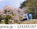 桜と雪山と中央線特急あずさ号 124345167